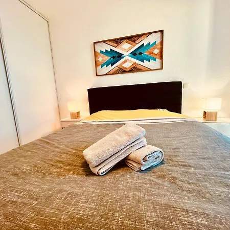 Charming T2 With Open Views, Heart Of Chartrons