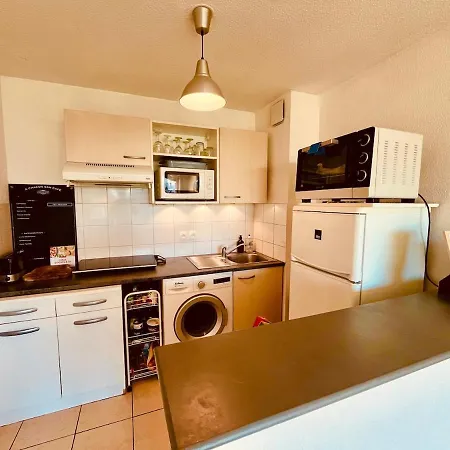 Charming T2 With Open Views, Heart Of Chartrons