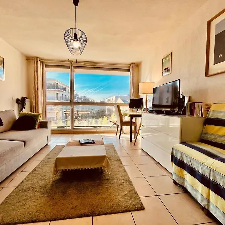 Apartment Charming T2 With Open Views, Heart Of Chartrons *